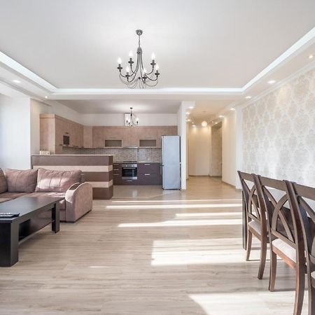 2 Bedrooms 2 Bathrooms Large And Lux Apartment Best Location Jerevan Exteriér fotografie